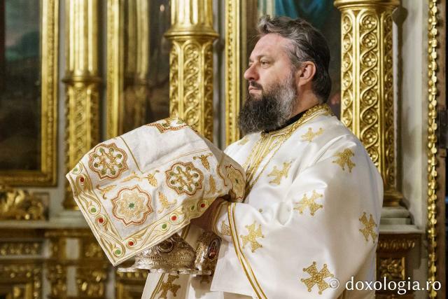 Preasfințitul Părinte Paisie Sinaitul a slujit la Catedrala Mitropolitană din Iași