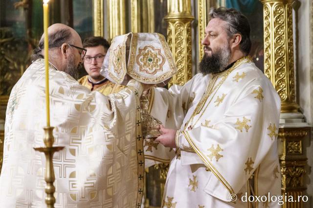 Preasfințitul Părinte Paisie Sinaitul a slujit la Catedrala Mitropolitană din Iași