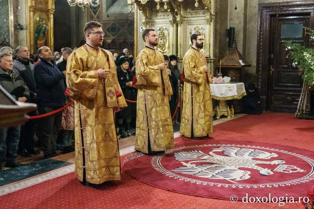 Preasfințitul Părinte Paisie Sinaitul a slujit la Catedrala Mitropolitană din Iași