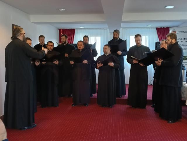 Corala preoților din Protopopiatul Iași II, alături de vârstnicii din Bucium