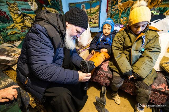 Caravana „Dar de Crăciun” a Episcopiei Hușilor