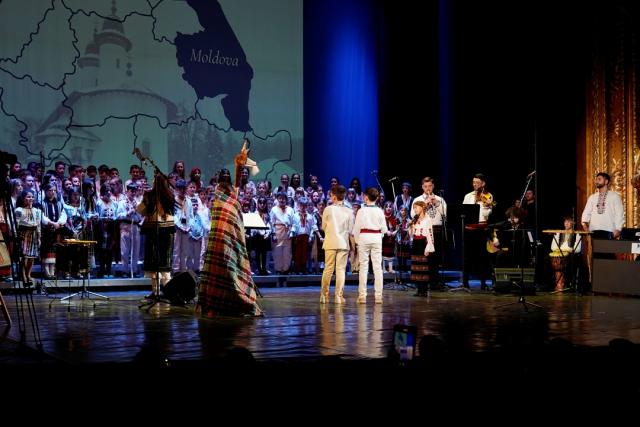 Gala de Crăciun a Liceului „Varlaam Mitropolitul, la Teatrul Național din Iași