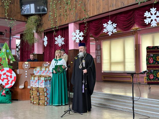 Preasfințitul Părinte Ieronim, Episcopul Daciei Felix, prezent în mijlocul elevilor din Vârșeț, Serbia