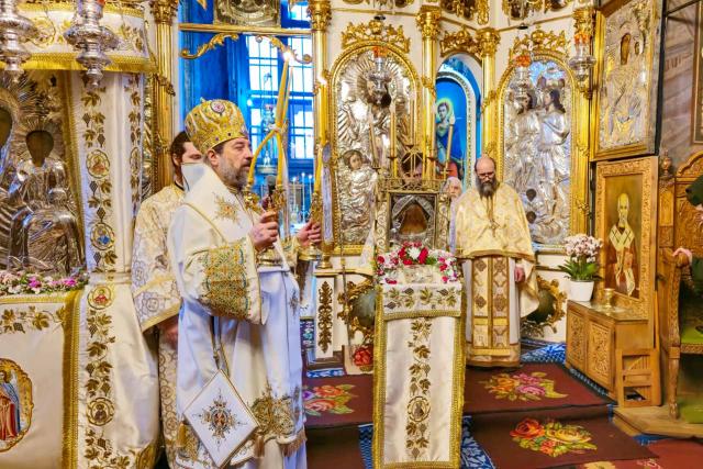Slujire arhierească la Mănăstirea Agapia cu ocazia Nașterii Domnului