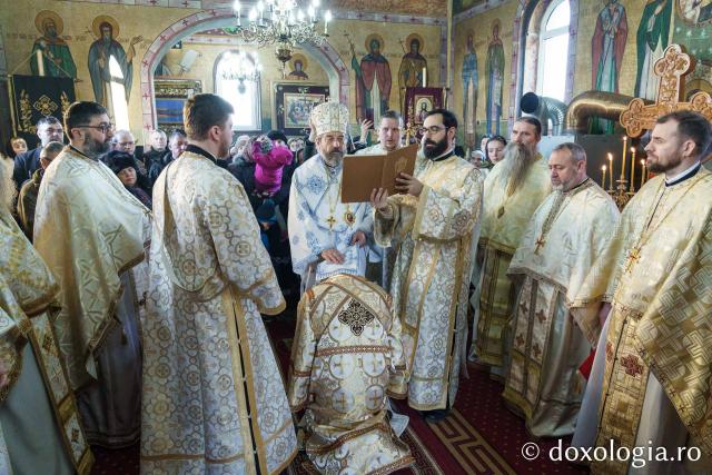 Credincioșii din Parohia Bahluiu, în rugăciune alături de Preasfințitul Nichifor Botoșăneanul