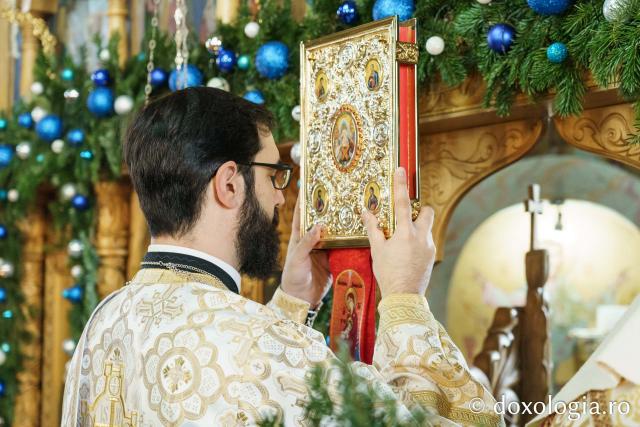 Credincioșii din Parohia Bahluiu, în rugăciune alături de Preasfințitul Nichifor Botoșăneanul