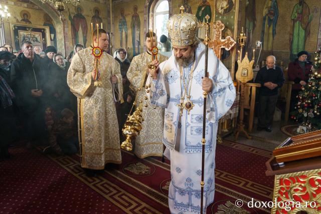 Credincioșii din Parohia Bahluiu, în rugăciune alături de Preasfințitul Nichifor Botoșăneanul
