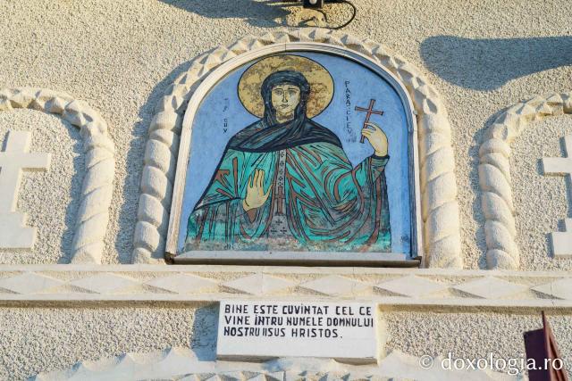 Credincioșii din Parohia Bahluiu, în rugăciune alături de Preasfințitul Nichifor Botoșăneanul
