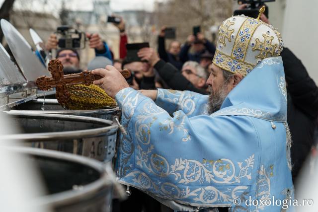Boboteaza, sărbătorită cu evlavie la Catedrala Mitropolitană din Iași