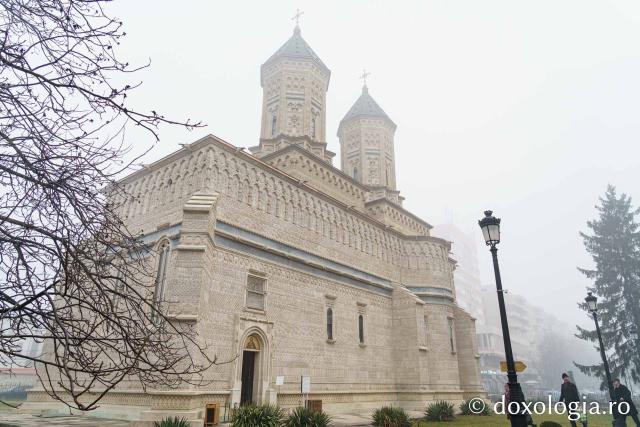 Credincioșii ieșeni s-au rugat împreună cu PS Nichifor Botoșăneanul la hramul Mănăstirii „Sfinții Trei Ierarhi” din Iași