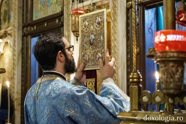 Credincioșii ieșeni s-au rugat împreună cu PS Nichifor Botoșăneanul la hramul Mănăstirii „Sfinții Trei Ierarhi” din Iași