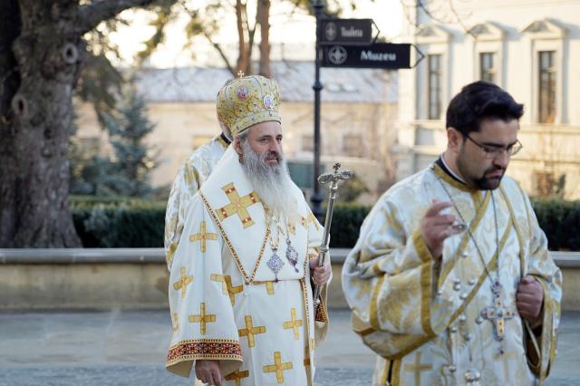 Binecuvântare și recunoștință la început de an: „Să fim învățați de cuvinte învățate de la Duhul Sfânt”