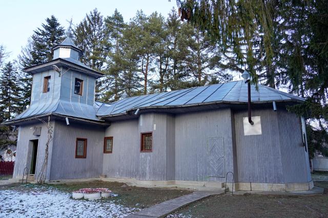 Credincioșii din Valea Albă au începând de astăzi un nou paroh