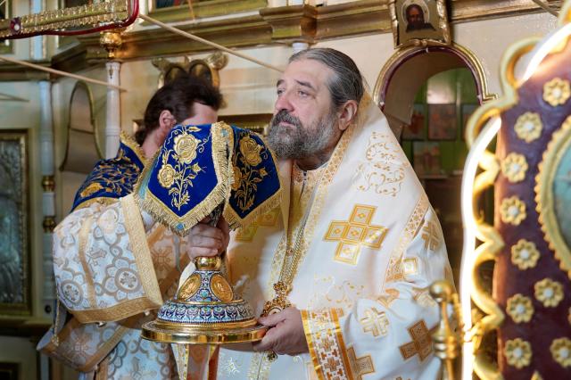Credincioșii din Valea Albă au începând de astăzi un nou paroh