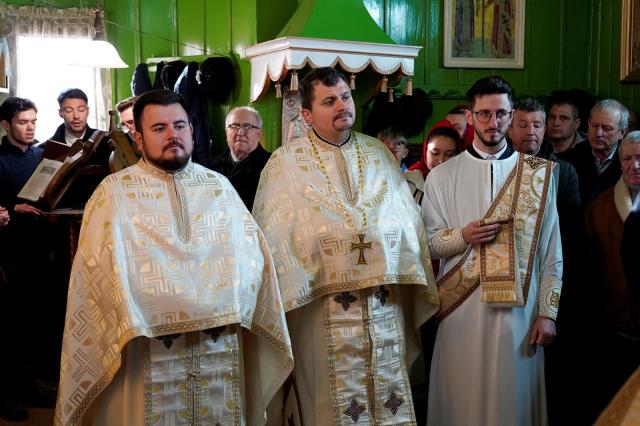Credincioșii din Valea Albă au începând de astăzi un nou paroh