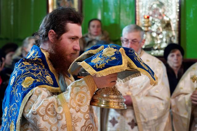Credincioșii din Valea Albă au începând de astăzi un nou paroh