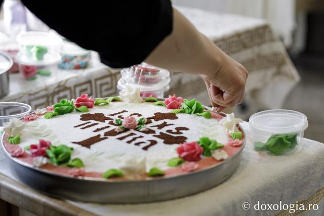 pregatirea colivei la Manastirea Agapia