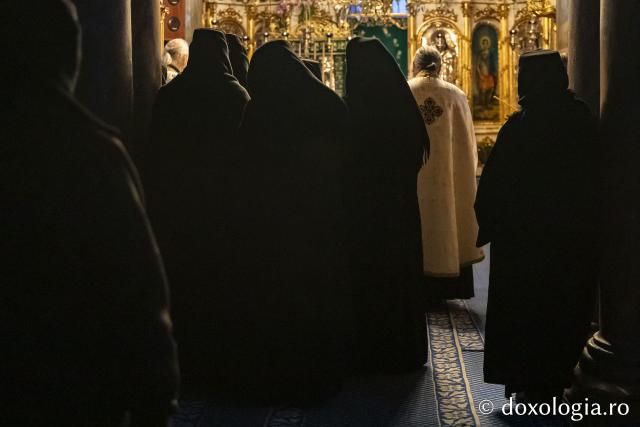 slujba la Manastirea Agapia