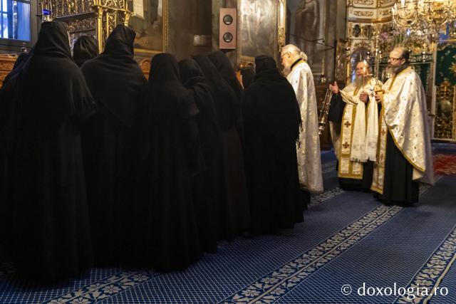 slujba la Manastirea Agapia