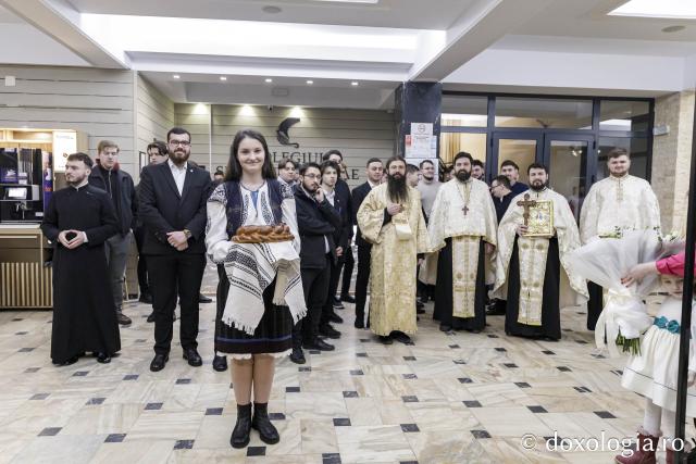 Colegiul Sfântul Nicolae a îmbrăcat veșminte noi pentru oaspeți