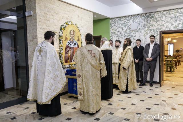 Colegiul Sfântul Nicolae a îmbrăcat veșminte noi pentru oaspeți