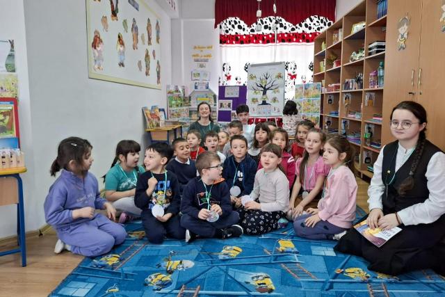 Elevii Seminarului Teologic Ortodox „Veniamin Costachi” – povestitori pentru o zi, de Ziua Internațională a Cititului Împreună