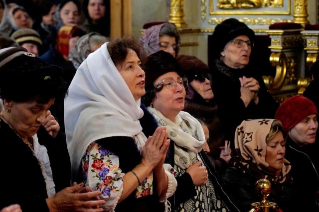 Bucuria tinerilor la hramul Catedralei Mitropolitane: „Să aleg să fiu sincer cu mine, cu alții și cu Dumnezeu”