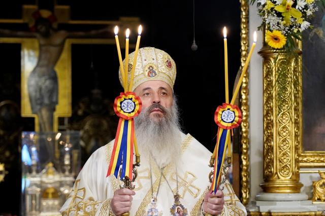 Bucuria tinerilor la hramul Catedralei Mitropolitane: „Să aleg să fiu sincer cu mine, cu alții și cu Dumnezeu”