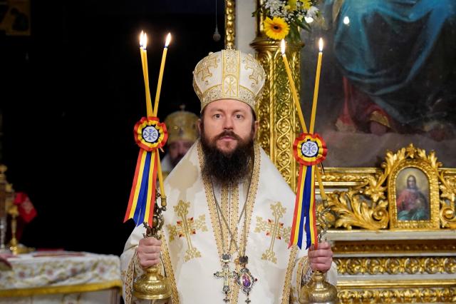 Bucuria tinerilor la hramul Catedralei Mitropolitane: „Să aleg să fiu sincer cu mine, cu alții și cu Dumnezeu”