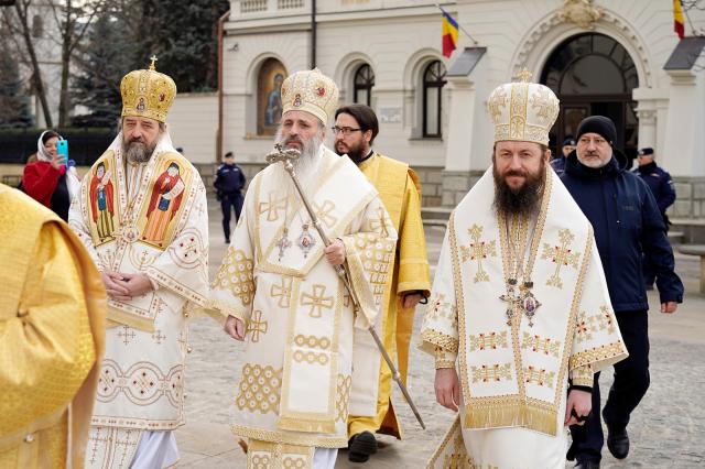 Bucuria tinerilor la hramul Catedralei Mitropolitane: „Să aleg să fiu sincer cu mine, cu alții și cu Dumnezeu”