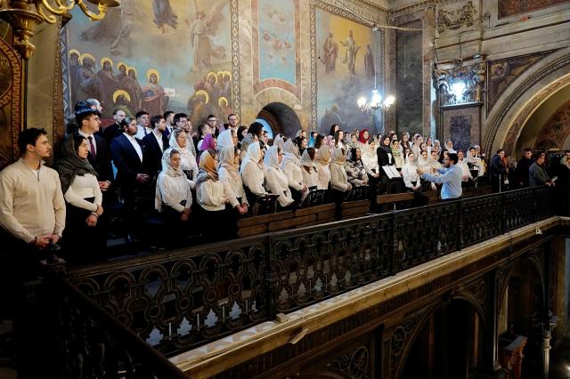 Bucuria tinerilor la hramul Catedralei Mitropolitane: „Să aleg să fiu sincer cu mine, cu alții și cu Dumnezeu”
