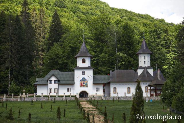 Schitul Sfântul Nifon, Vânători Neamț