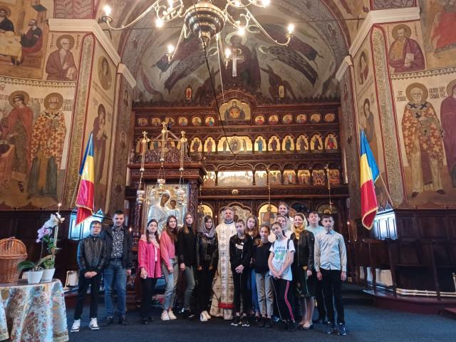 Seminare de formare pentru voluntarii din tabere: „Un tânăr educat, un om mai bogat!”