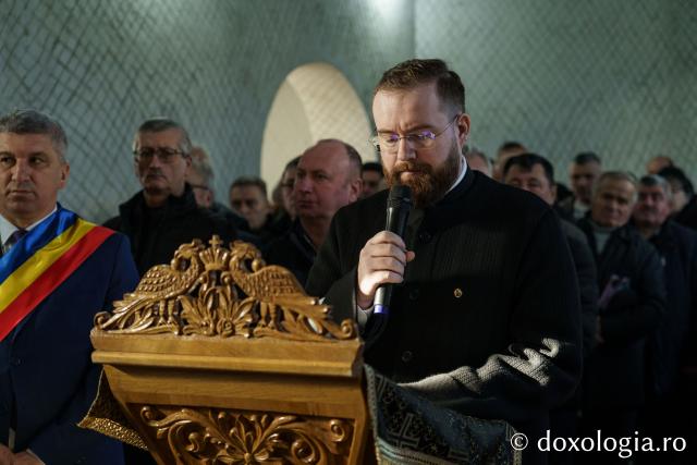 Binecuvântare arhierească la Parohia Boiștea: IPS Teofan a săvârșit Sfânta Liturghie și a sfințit noul ansamblu parohial