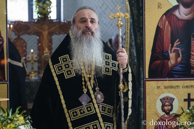 Binecuvântare arhierească la Parohia Boiștea: IPS Teofan a săvârșit Sfânta Liturghie și a sfințit noul ansamblu parohial