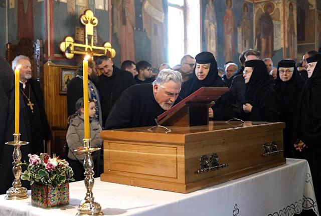 Au fost deshumate moaștele Sfântului Dometie de la Râmeț