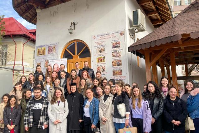 Activitate ProVita desfășurată de studenții de la Asistență Socială din cadrul Facultății de Teologie Ortodoxă din Iași