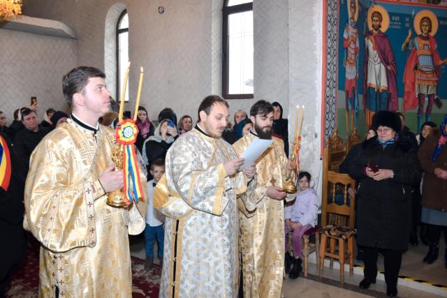 Zi de sărbătoare pentru credincioșii din satele Iacobeni și Broșteni: comunitatea are un nou paroh