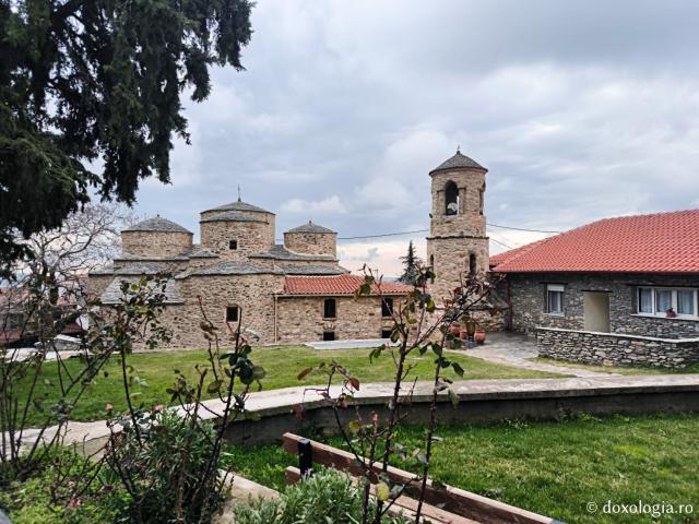 (Foto) Biserica „Sfântul Apostol Andrei” din Peristera – monumentul bizantin ce adăpostește moaștele Sfântului Eftimie cel Nou
