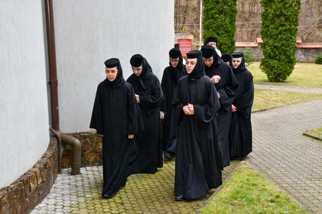 Osemintele Sfântului Cuvios Calistrat, deshumate la Mănăstirea Vasiova