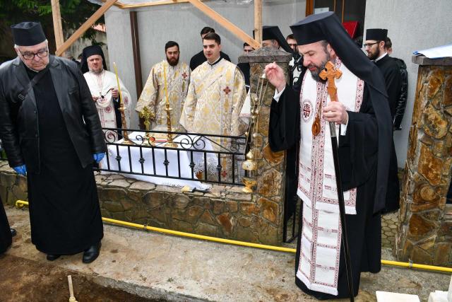 Osemintele Sfântului Cuvios Calistrat, deshumate la Mănăstirea Vasiova