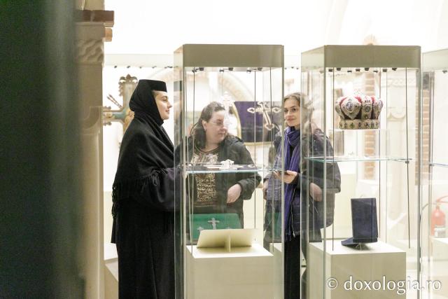 Muzeul Mitropolitan din Iași a inaugurat expoziția „Crucii Tale ne închinăm, Stăpâne, și sfântă Învierea Ta o lăudăm și o slăvim”