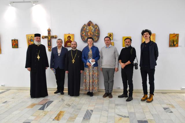 „Din tradiție în contemporaneitate”: Expoziție de artă sacră la Muzeul Județean Vaslui