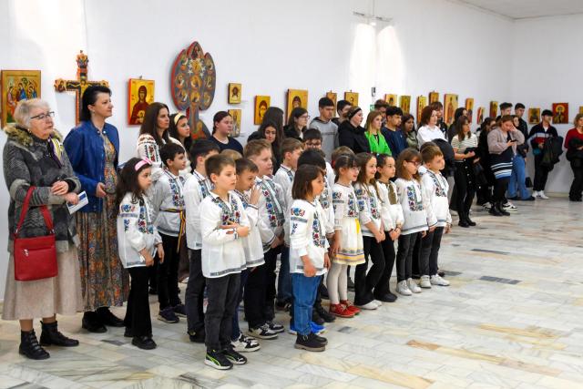 „Din tradiție în contemporaneitate”: Expoziție de artă sacră la Muzeul Județean Vaslui