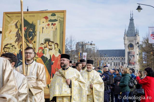 Aproximativ 2000 de credincioși au participat la Procesiunea de Florii din Iași