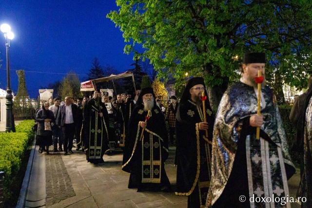 Sute de credincioși la Denia Prohodului Domnului, la Catedrala Mitropolitană din Iași