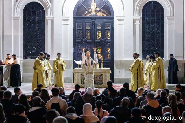 Noaptea Învierii la Catedrala Mitropolitană din Iași