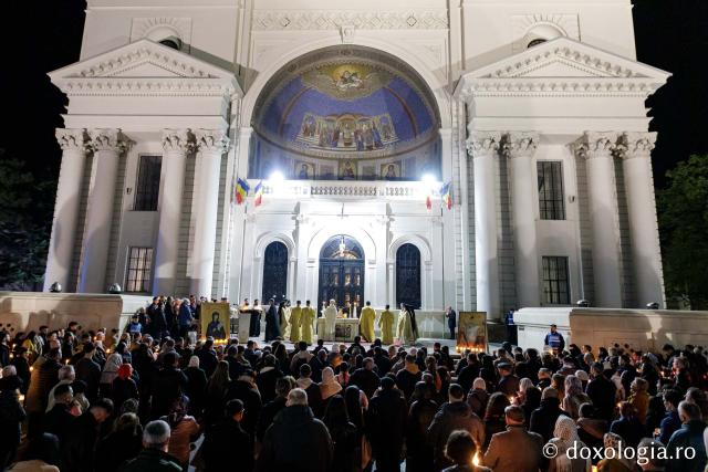 Noaptea Învierii la Catedrala Mitropolitană din Iași