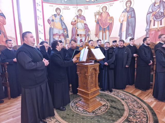 IPS Teofan, alături de clericii din Protopopiatul Piatra Neamț, la conferința semestrială de primăvară