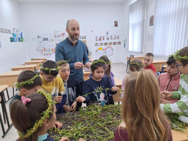 „Urcuș spre Înviere”, lecție pentru elevii Școlii „Alexandru Ioan Cuza” din Ruginoasa